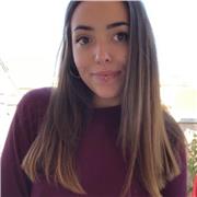 Profesora de catalán da clases a niños de todas las edades